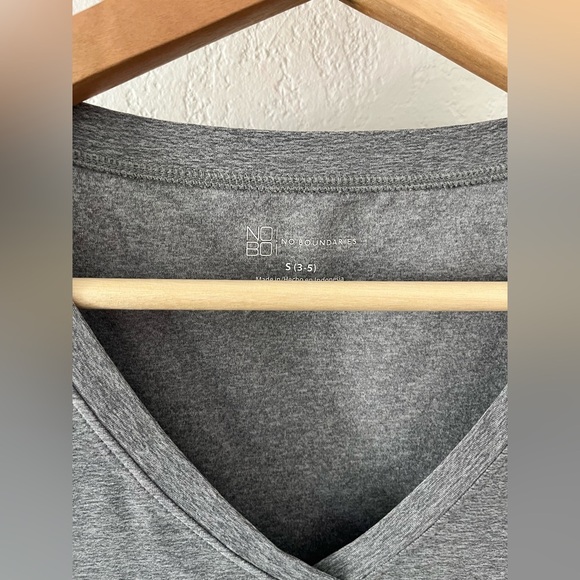 No Boundaries V-Neck TShirt Small Gray Grey Brushed Stretch Casual Capsule - Picture 2 of 3